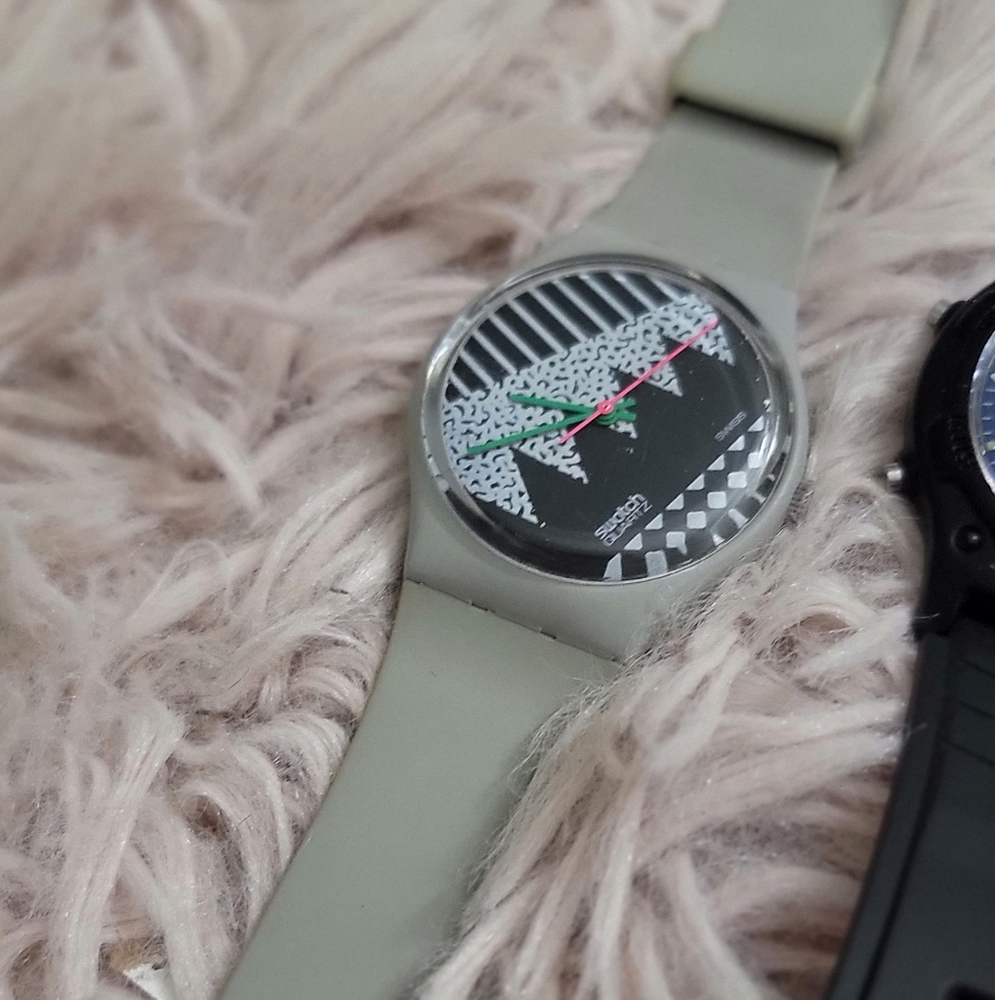 ๐2 Swatch 1984 and Casio Watche Working with Battery - Picture 6 of 17